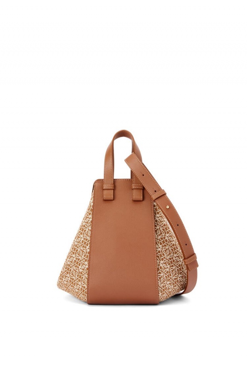 Bolsa De Hombro Loewe Small Hammock bag in Anagram jacquard and calfskin Mujer Tan / Pecan | 037AKTFSW