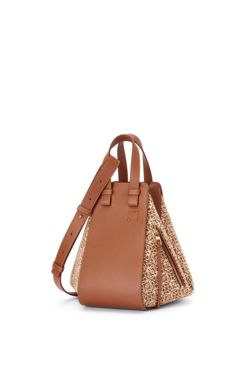 Bolsa De Hombro Loewe Small Hammock bag in Anagram jacquard and calfskin Mujer Tan / Pecan | 037AKTFSW