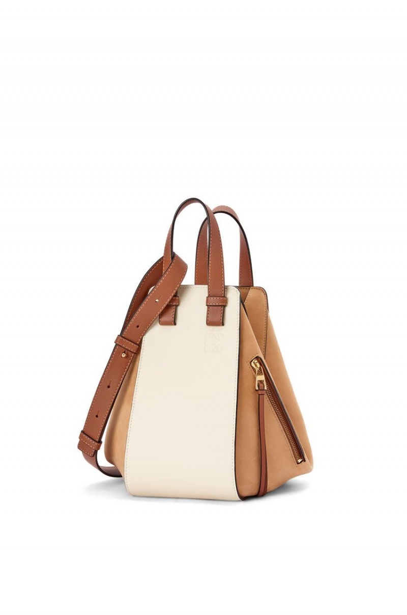 Bolsa De Hombro Loewe Small Hammock bag in classic calfskin and suede Mujer Milk / Warm Desert | 507RCOGHV