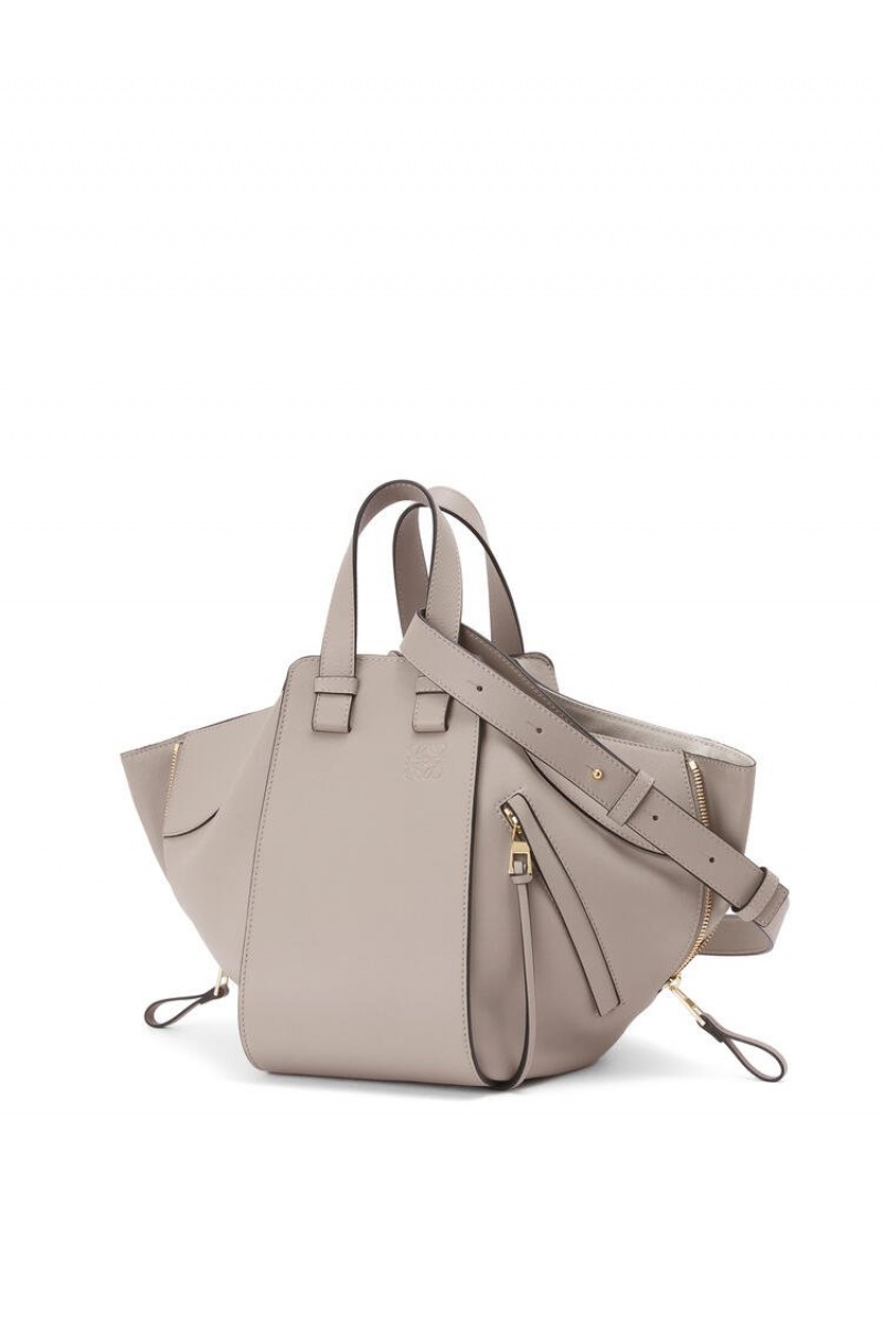 Bolsa De Hombro Loewe Small Hammock bag in classic calfskin Mujer Sand | 965BDRYLP