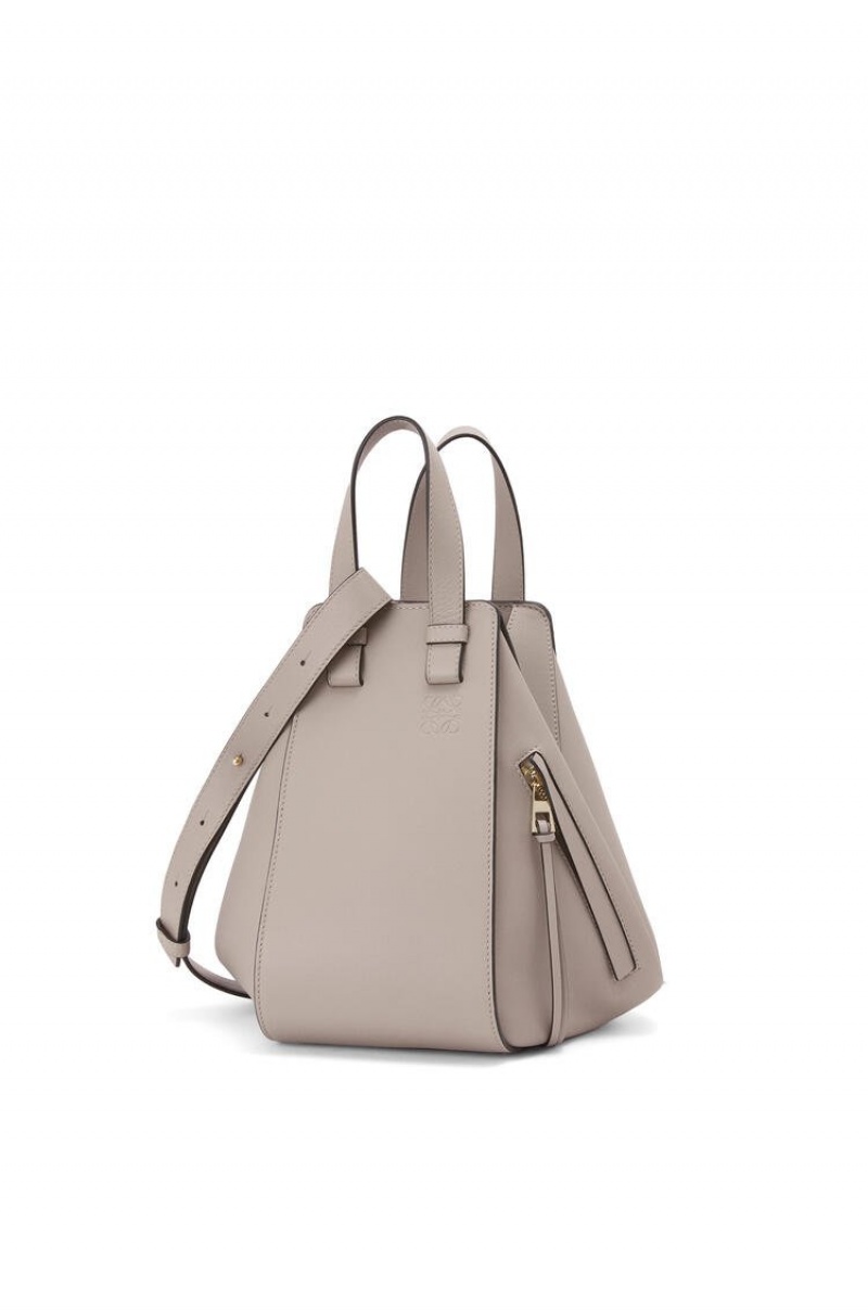 Bolsa De Hombro Loewe Small Hammock bag in classic calfskin Mujer Sand | 965BDRYLP