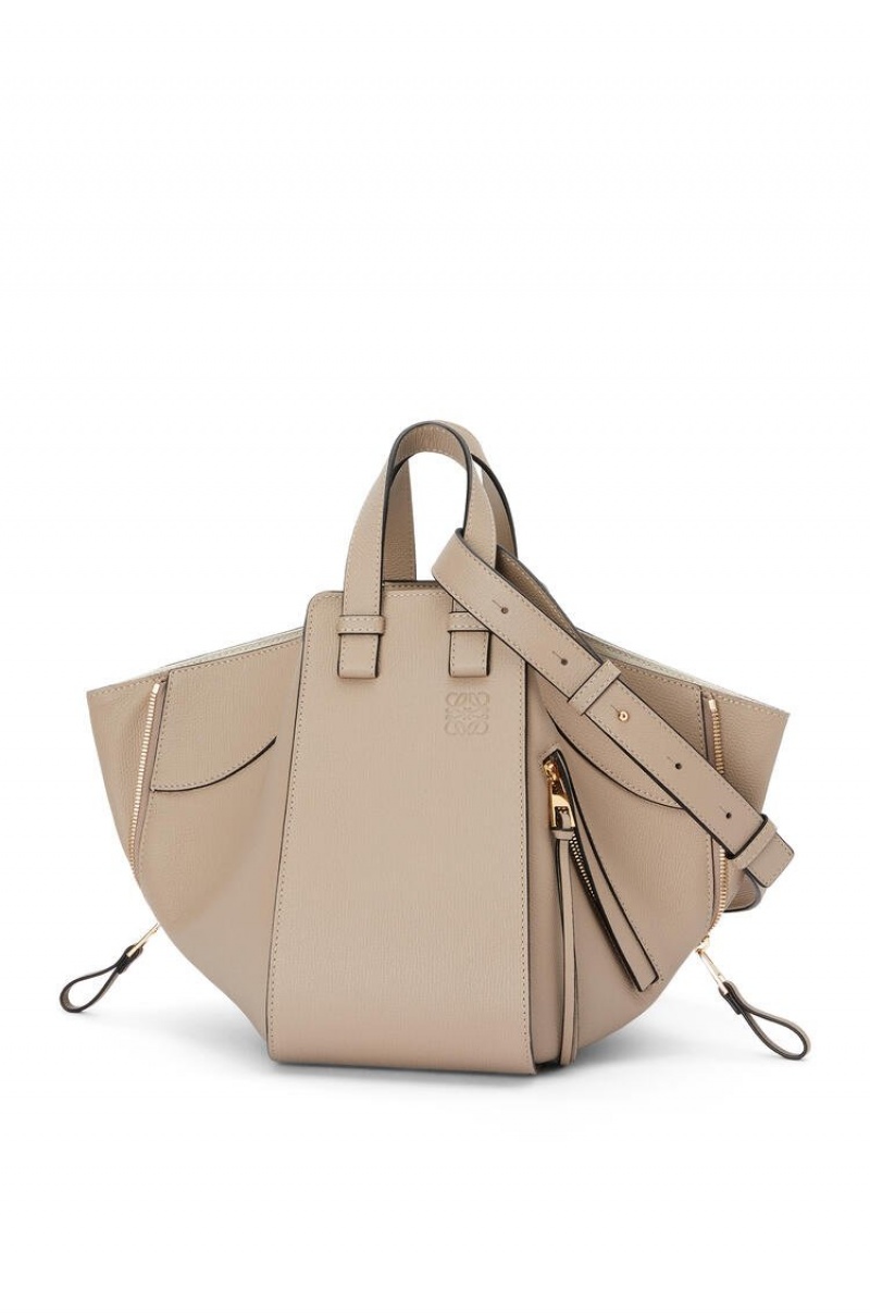 Bolsa De Hombro Loewe Small Hammock bag in pebble grain calfskin Mujer Sand | 134OKSMVQ