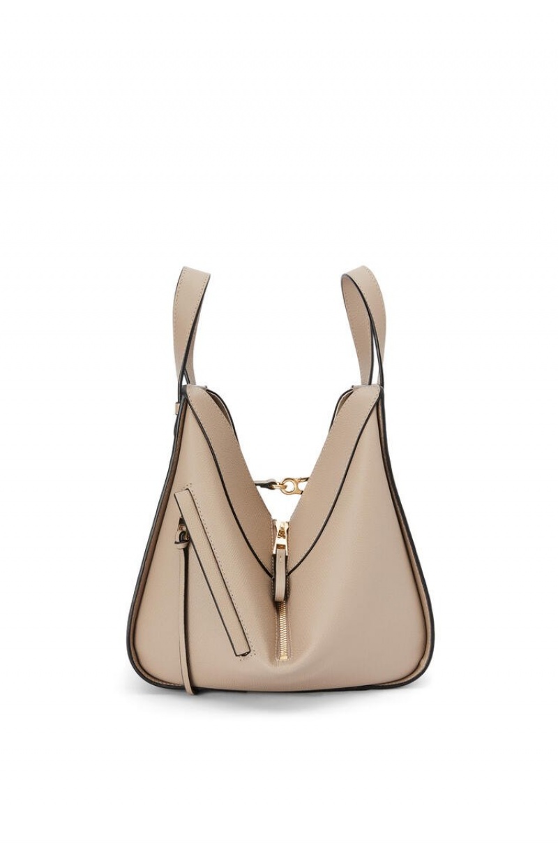 Bolsa De Hombro Loewe Small Hammock bag in pebble grain calfskin Mujer Sand | 134OKSMVQ