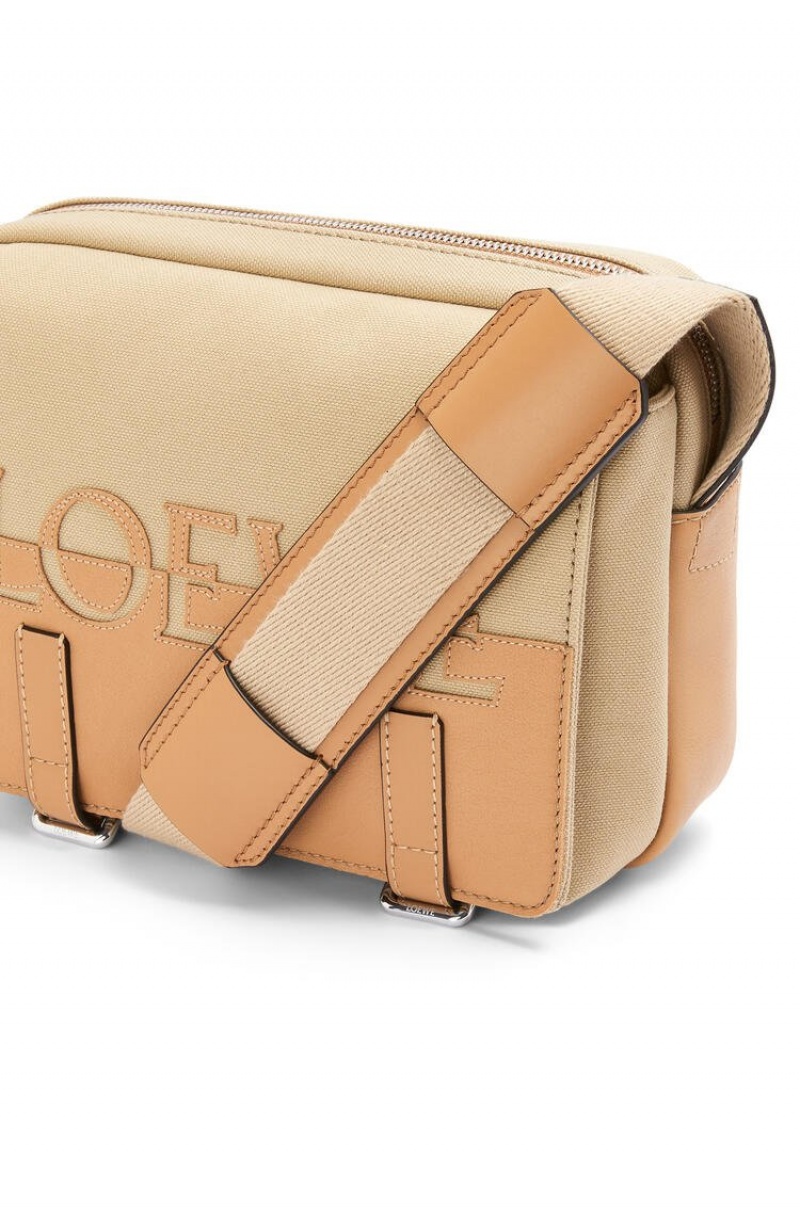 Bolsa De Mensajero Loewe Signature XS Military messenger bag in canvas and classic calfskin Hombre Creta / Warm Desert | 078GHJWRI