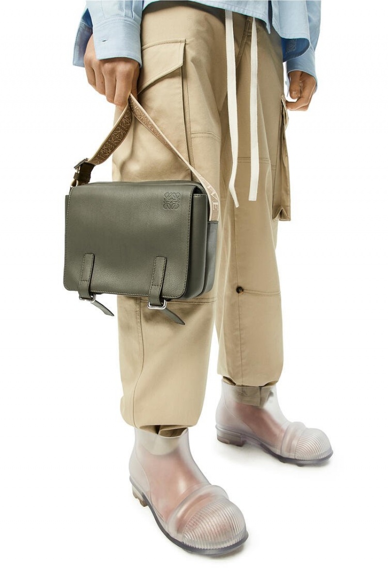 Bolsa De Mensajero Loewe XS Military messenger bag in supple smooth calfskin and jacquard Hombre Kaki Verde | 875DNPBUW