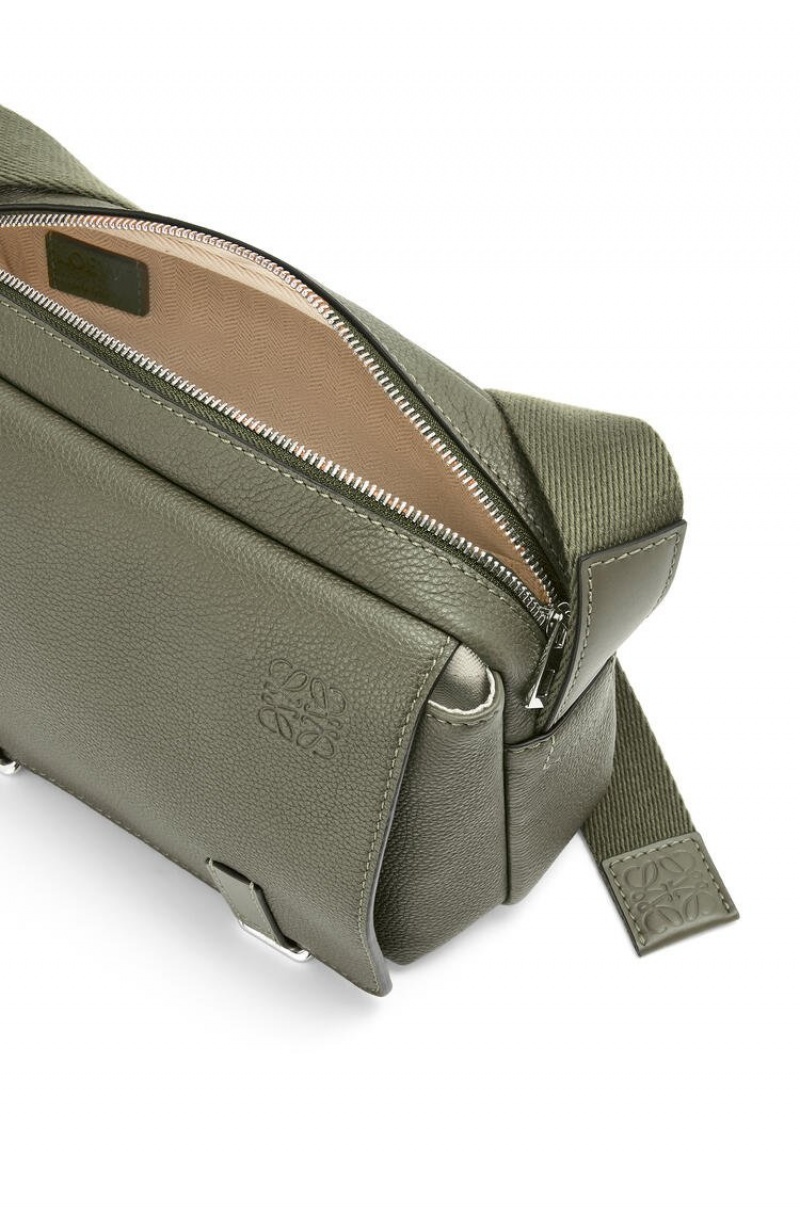 Bolsa De Mensajero Loewe XS Military messenger bag in soft grained calfskin Hombre Kaki Verde | 725UQIHDY