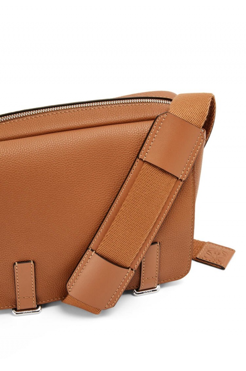 Bolsa De Mensajero Loewe XS Military messenger bag in soft grained calfskin Hombre Tan | 964YNJFZM