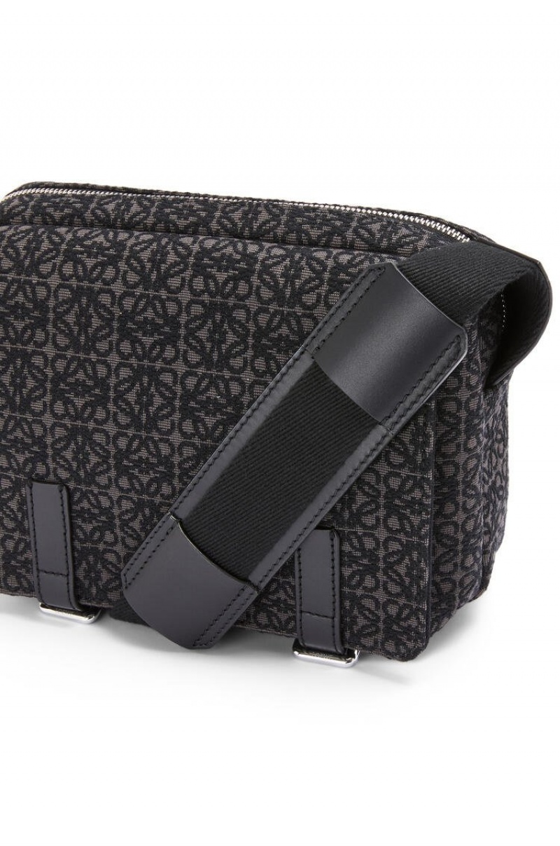 Bolsa De Mensajero Loewe XS Military messenger bag in Anagram jacquard and calfskin Hombre Negras | 046FHKUVM