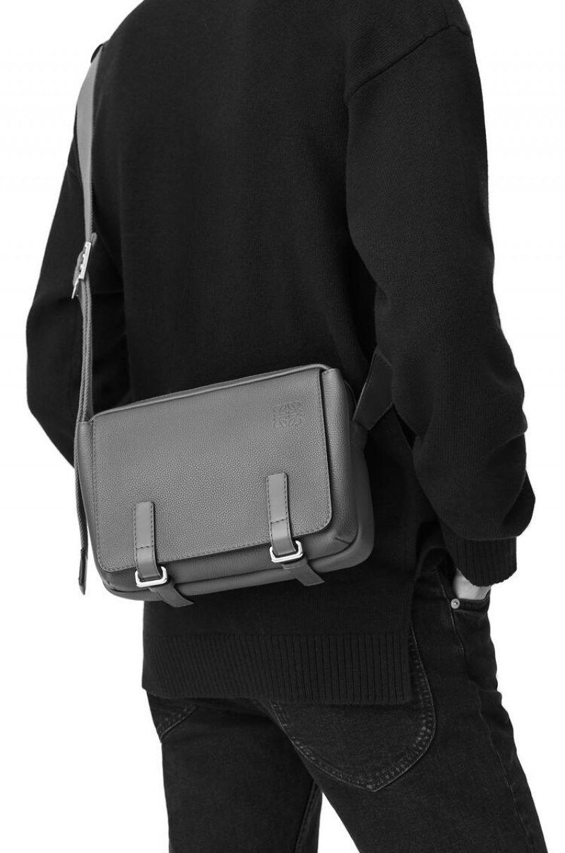 Bolsa De Mensajero Loewe XS Military messenger bag in soft grained calfskin Hombre Anthracite | 758PYKWGO