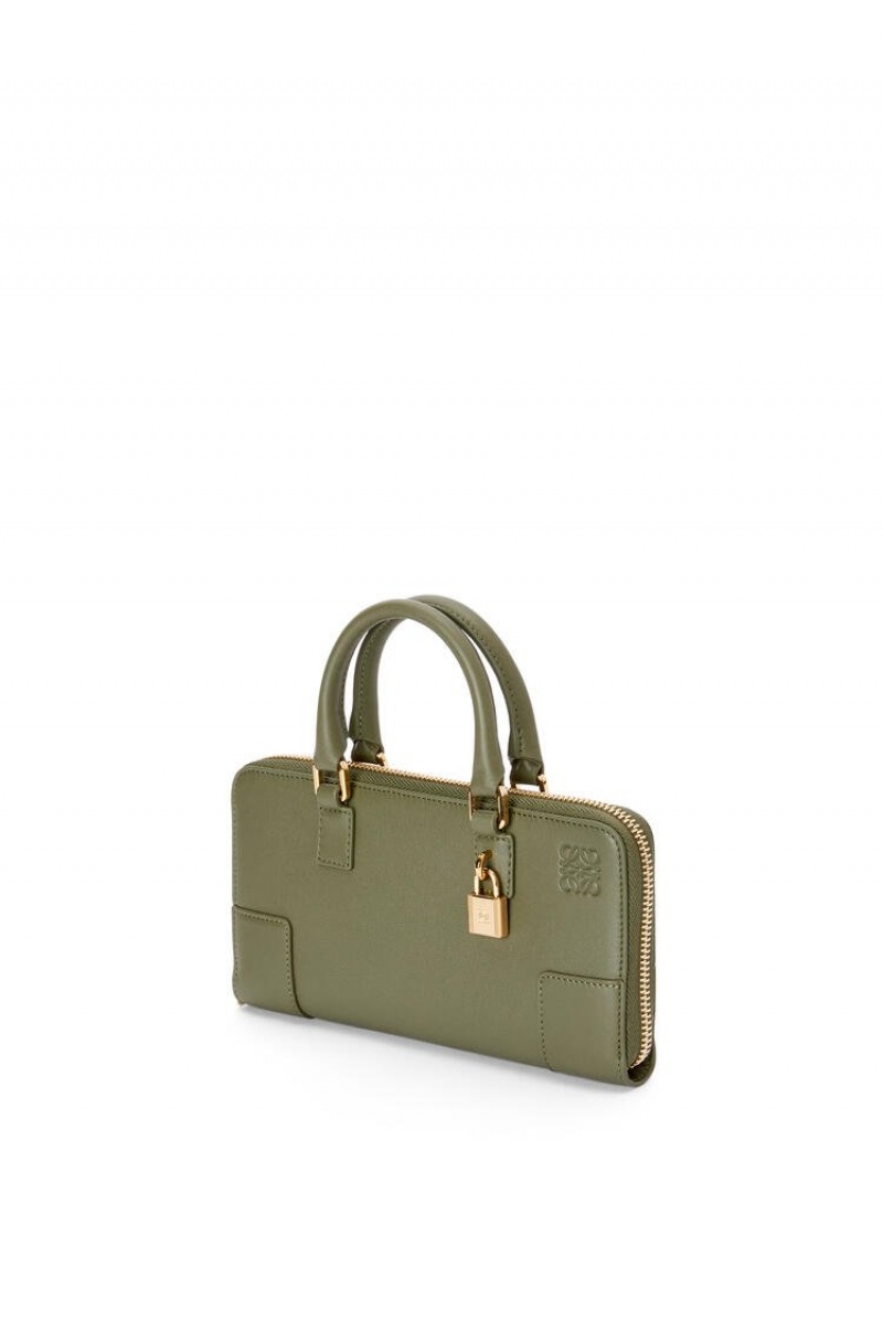 Bolsas Hombro Loewe Amazona Pouch in nappa calfskin Mujer Verde | 681KHDJAE