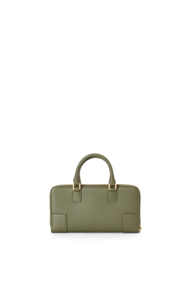 Bolsas Hombro Loewe Amazona Pouch in nappa calfskin Mujer Verde | 681KHDJAE