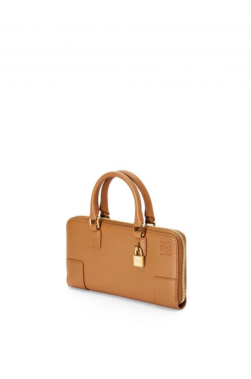 Bolsas Hombro Loewe Amazona Pouch in nappa calfskin Mujer Warm Desert | 915GRVYWH