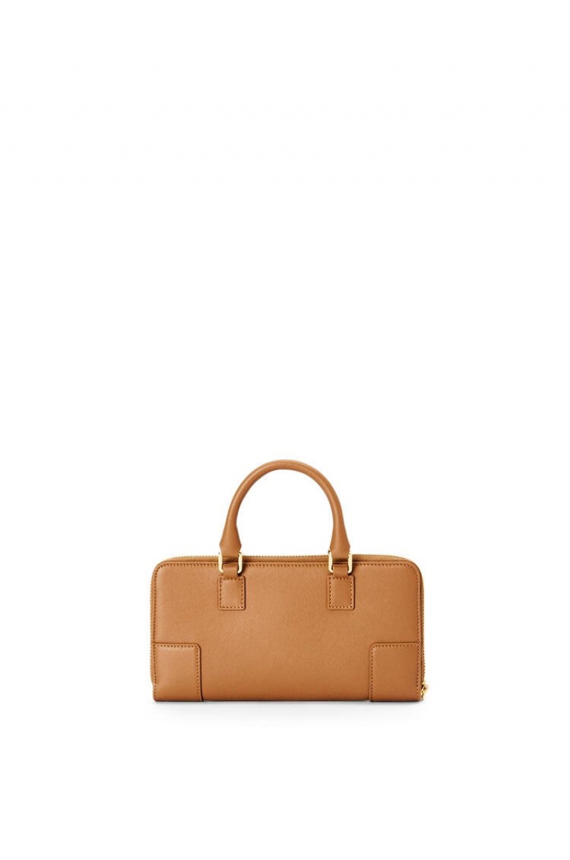 Bolsas Hombro Loewe Amazona Pouch in nappa calfskin Mujer Warm Desert | 915GRVYWH