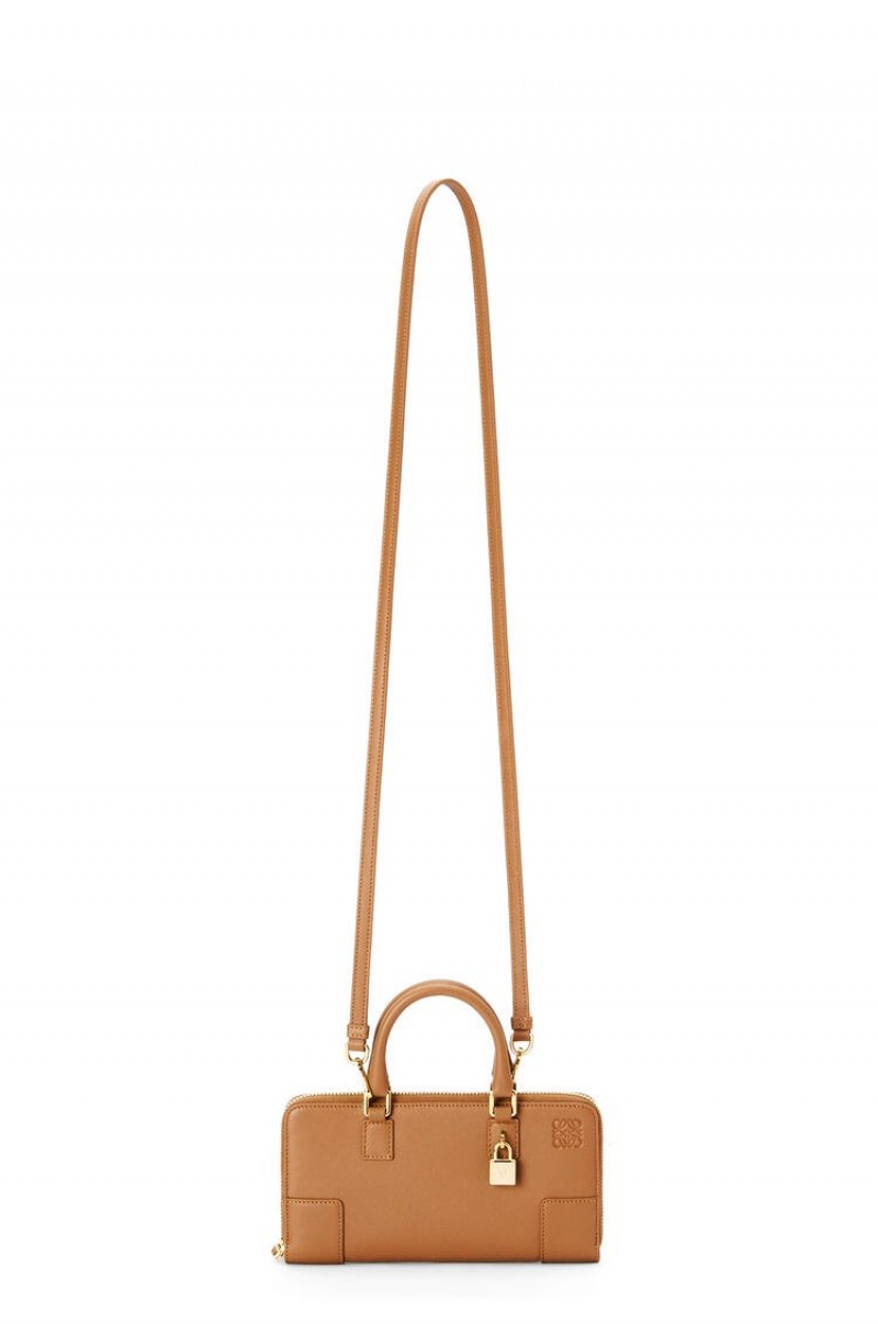 Bolsas Hombro Loewe Amazona Pouch in nappa calfskin Mujer Warm Desert | 915GRVYWH