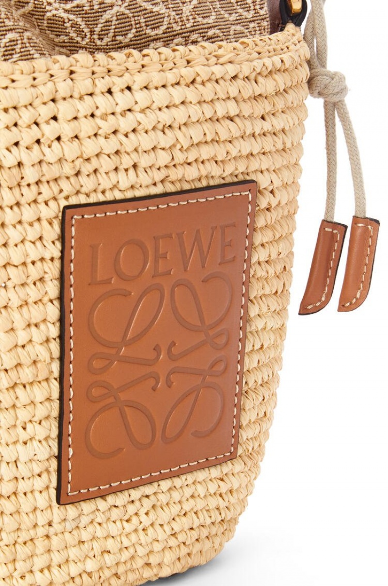 Bolsas Hombro Loewe Anagram Pochette Basket bag in raffia, jacquard and calfskin Mujer Natural / Tan | 769ATPKWY