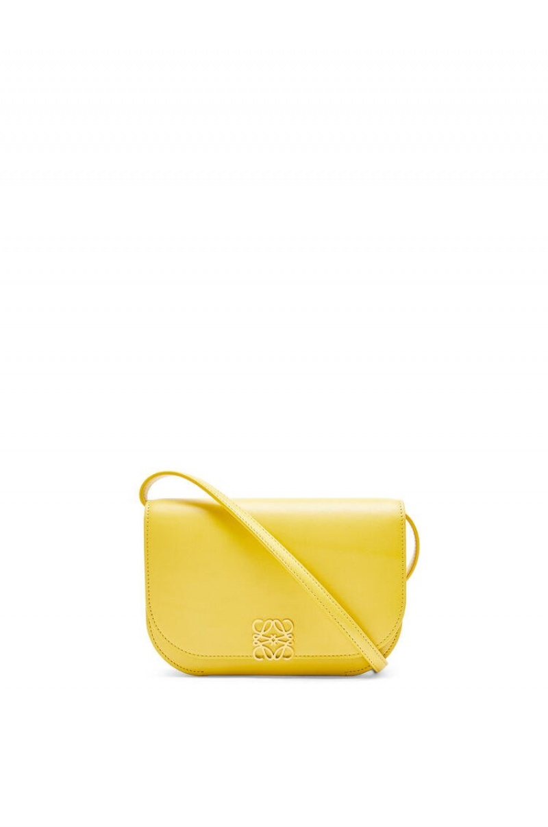 Bolsas Hombro Loewe Goya Accordion clutch in silk calfskin Mujer Amarillo | 261DJALBO