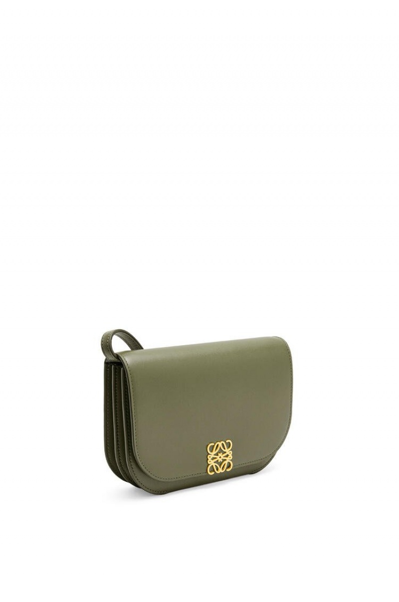 Bolsas Hombro Loewe Goya Accordion clutch in silk calfskin Mujer Verde | 674BYVDUO