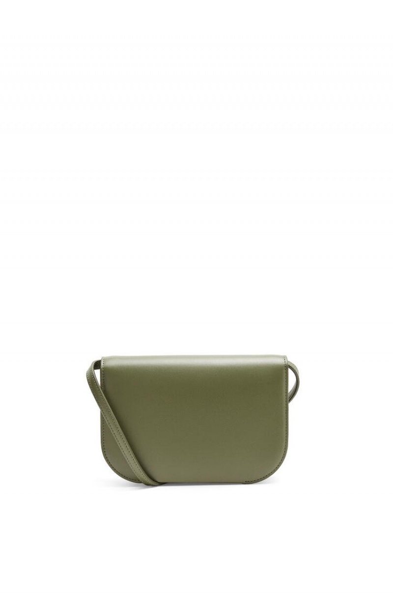 Bolsas Hombro Loewe Goya Accordion clutch in silk calfskin Mujer Verde | 674BYVDUO