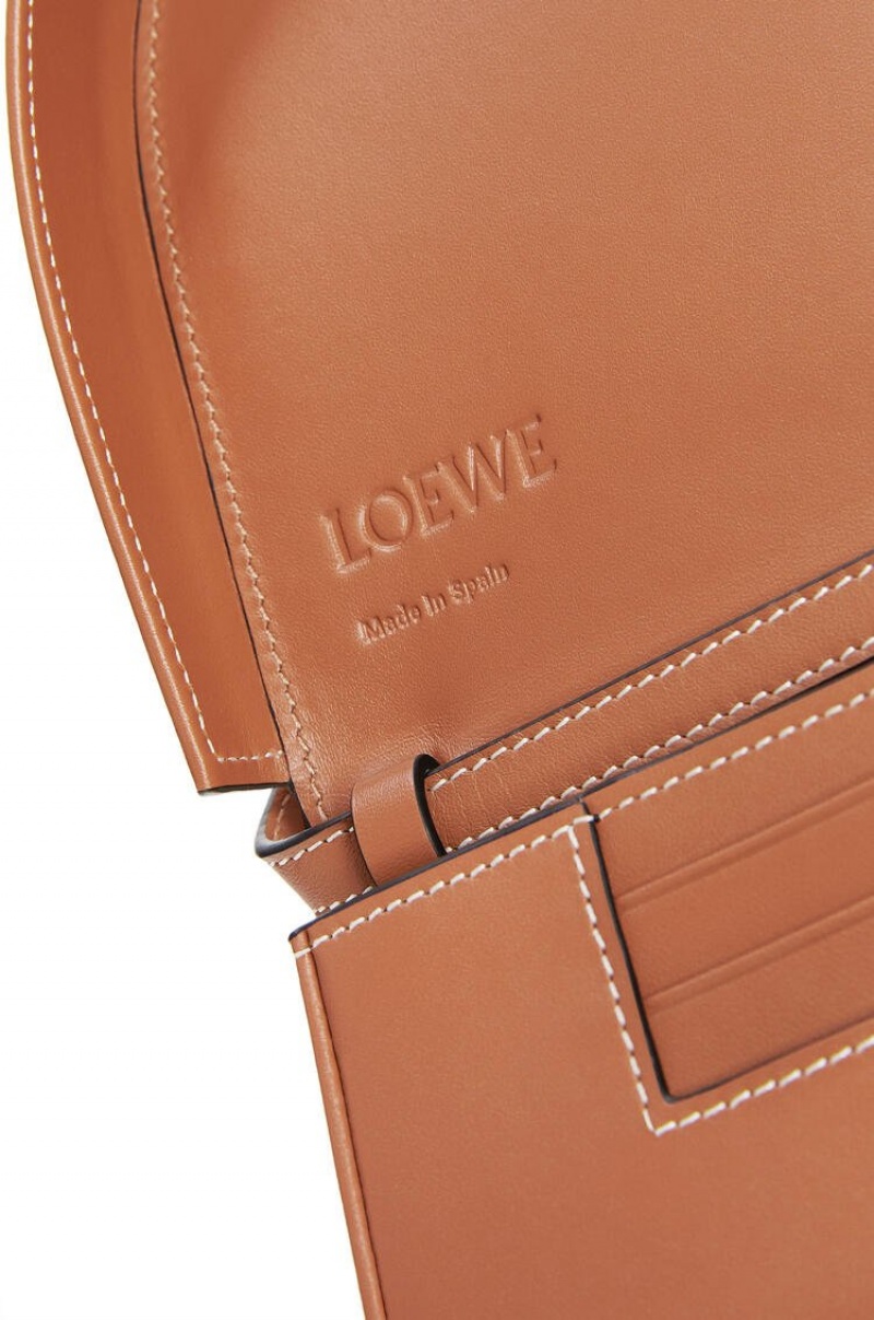 Bolsas Hombro Loewe Heel bag in soft calfskin Mujer Tan | 703PQDOUY