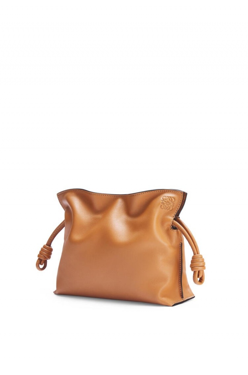 Bolsas Hombro Loewe Mini Flamenco clutch in nappa calfskin Mujer Warm Desert | 360HRIKTP