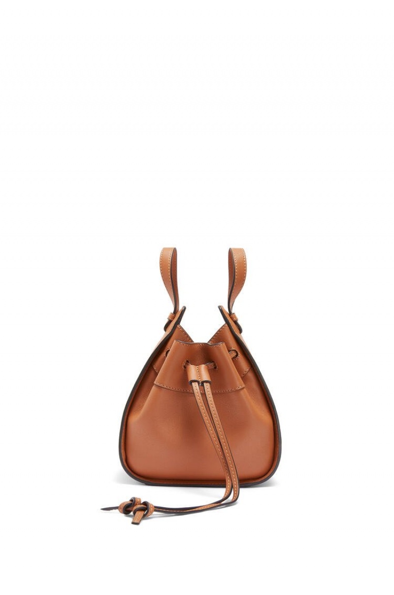 Bolsas Hombro Loewe Mini Hammock drawstring in classic calfskin Mujer Tan | 261XUYGBW