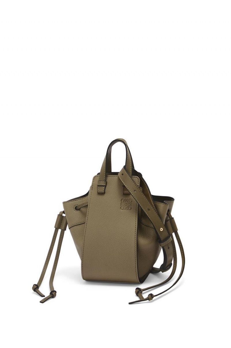 Bolsas Hombro Loewe Mini Hammock drawstring in soft grained calfskin Mujer Verde | 296EJDHWY