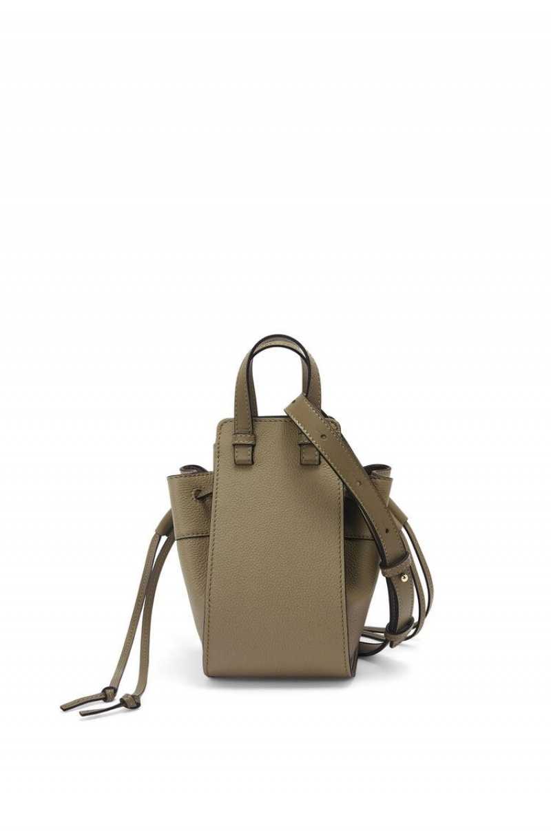 Bolsas Hombro Loewe Mini Hammock drawstring in soft grained calfskin Mujer Verde | 296EJDHWY