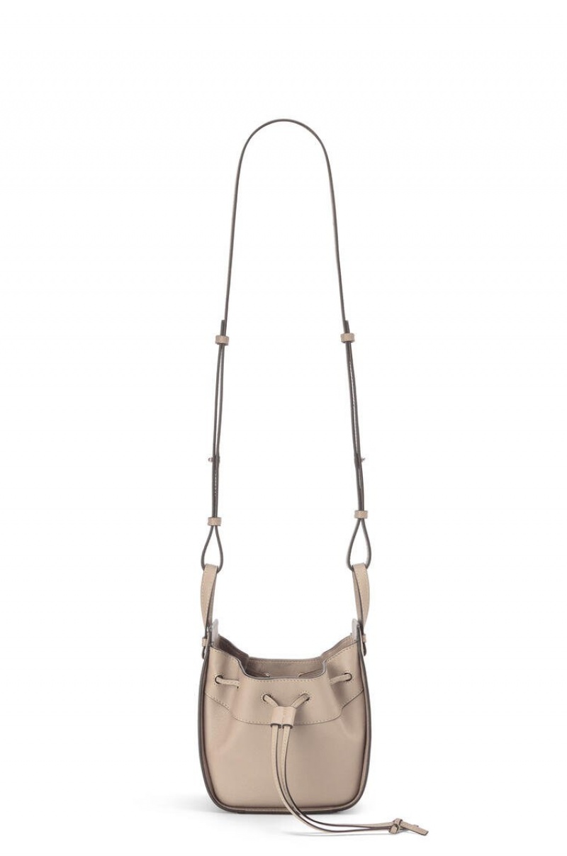 Bolsas Hombro Loewe Mini Hammock drawstring in classic calfskin Mujer Sand | 430OAGHRE