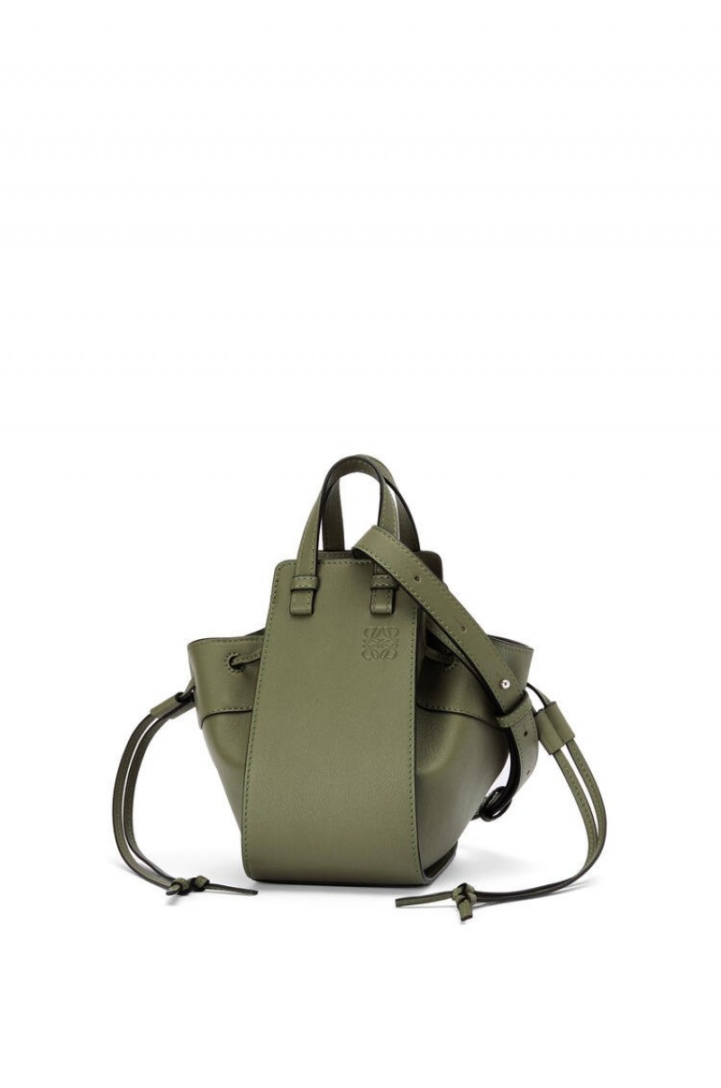 Bolsas Hombro Loewe Mini Hammock drawstring in classic calfskin Mujer Verde | 392HTZKPE