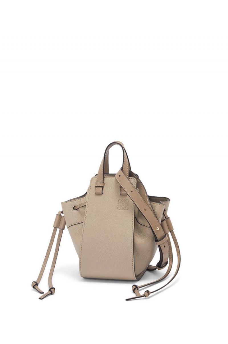 Bolsas Hombro Loewe Mini Hammock drawstring in soft grained calfskin Mujer Sand | 735EMXTIQ