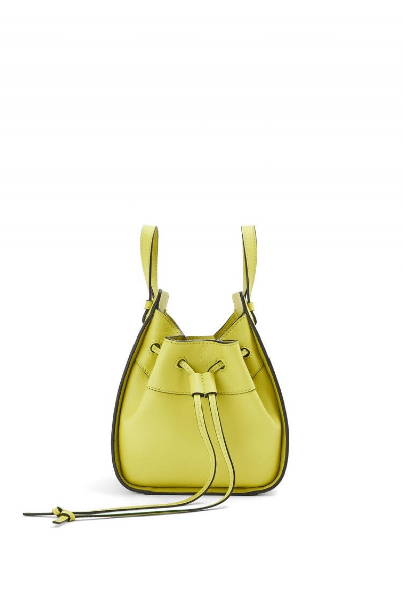 Bolsas Hombro Loewe Mini Hammock drawstring in classic calfskin Mujer Amarillo | 425FJLPBC