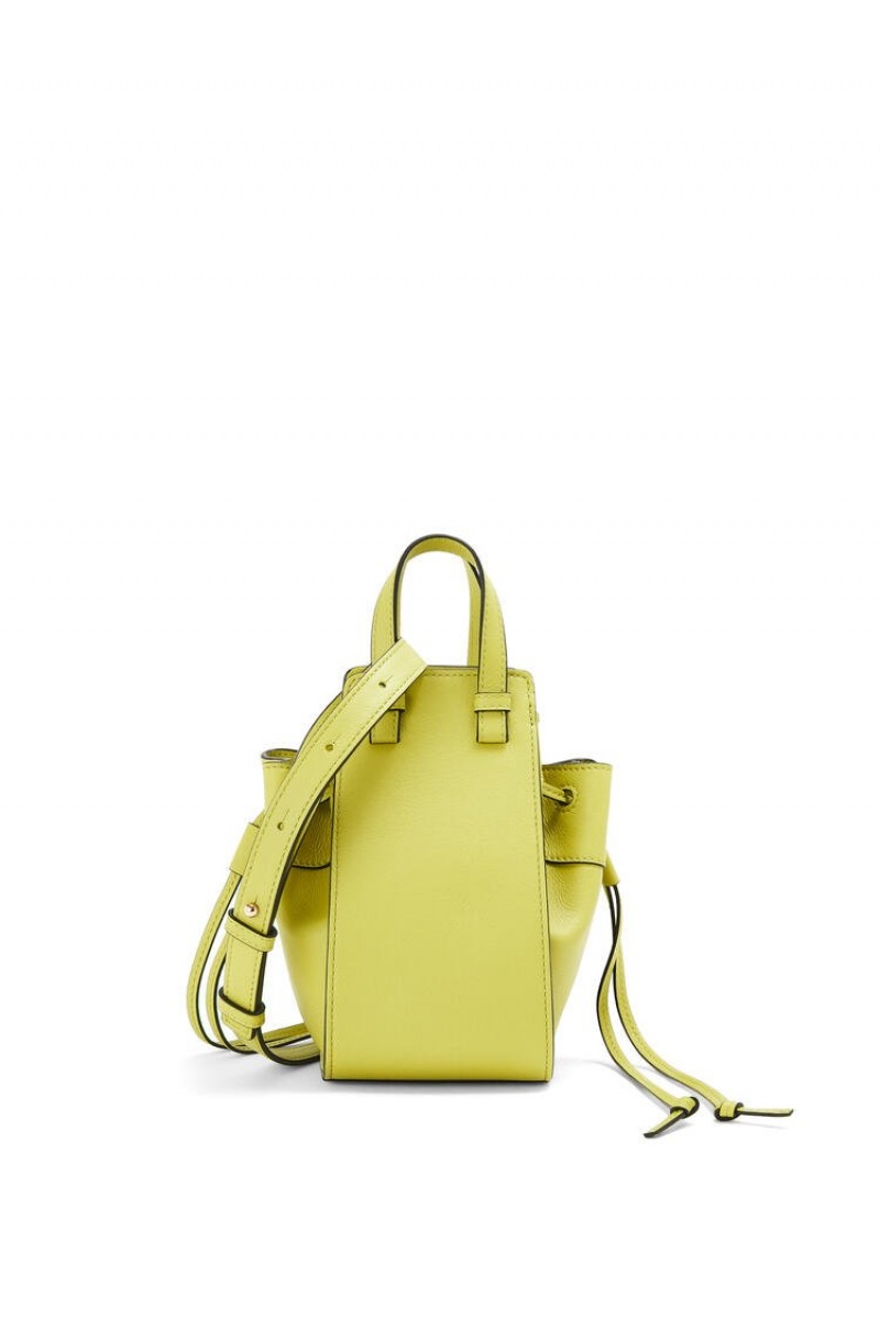 Bolsas Hombro Loewe Mini Hammock drawstring in classic calfskin Mujer Amarillo | 425FJLPBC