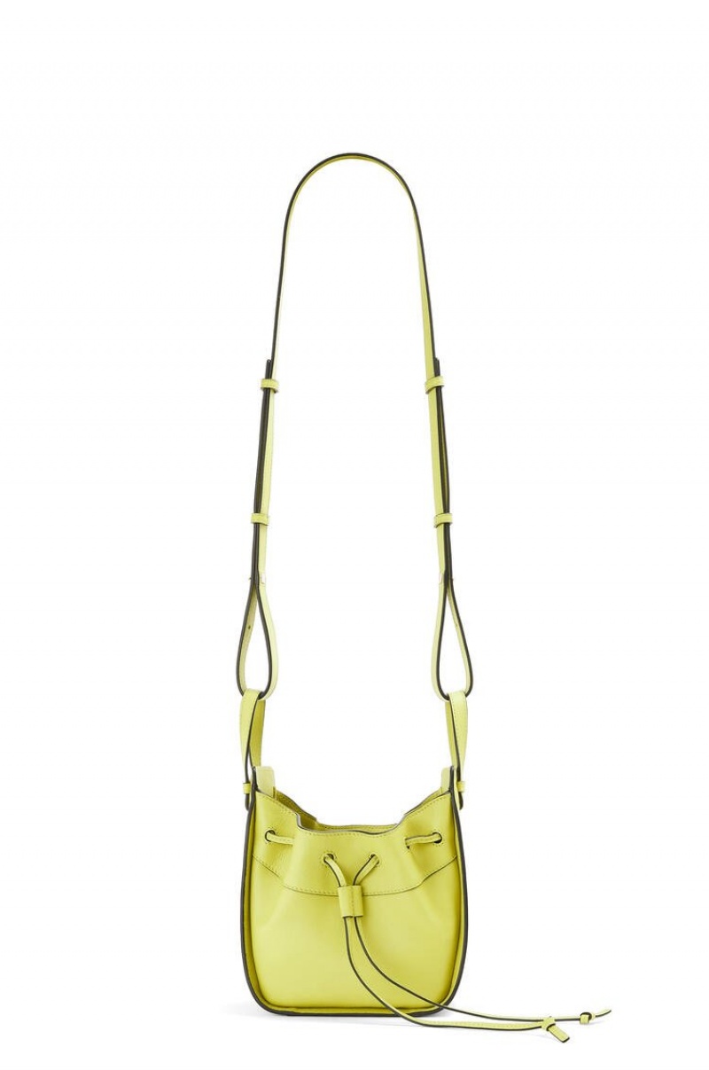 Bolsas Hombro Loewe Mini Hammock drawstring in classic calfskin Mujer Amarillo | 425FJLPBC