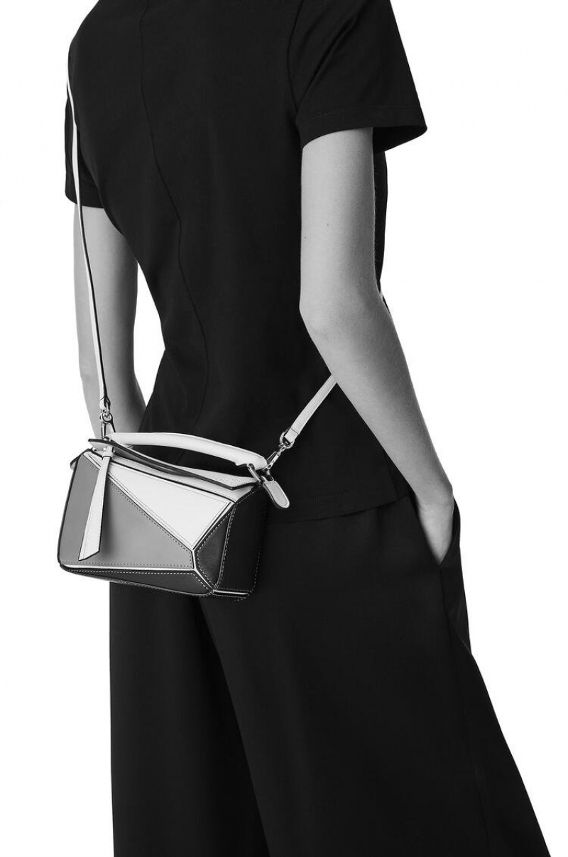 Bolsas Hombro Loewe Mini Puzzle bag in classic calfskin Mujer Gris | 671IDJMGC