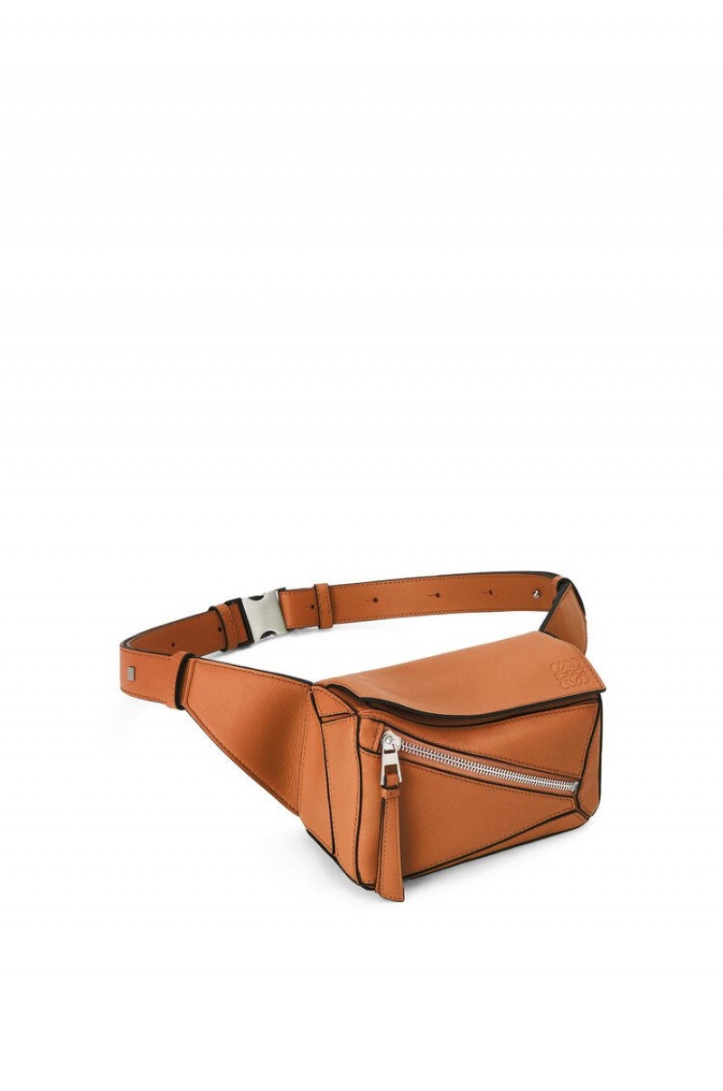 Bolsas Hombro Loewe Mini Puzzle bumbag in classic calfskin Mujer Tan | 182JOMGEI