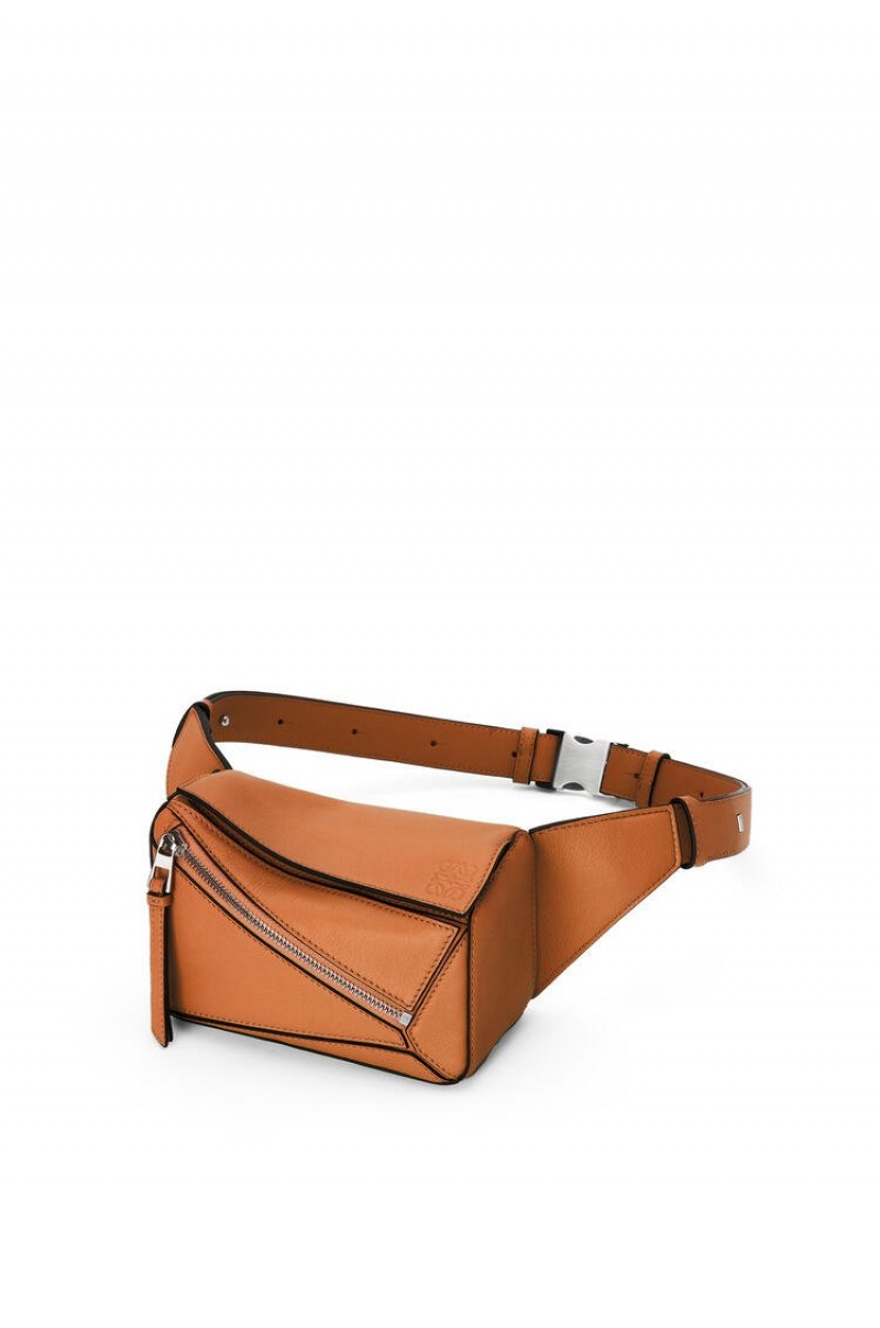 Bolsas Hombro Loewe Mini Puzzle bumbag in classic calfskin Mujer Tan | 182JOMGEI