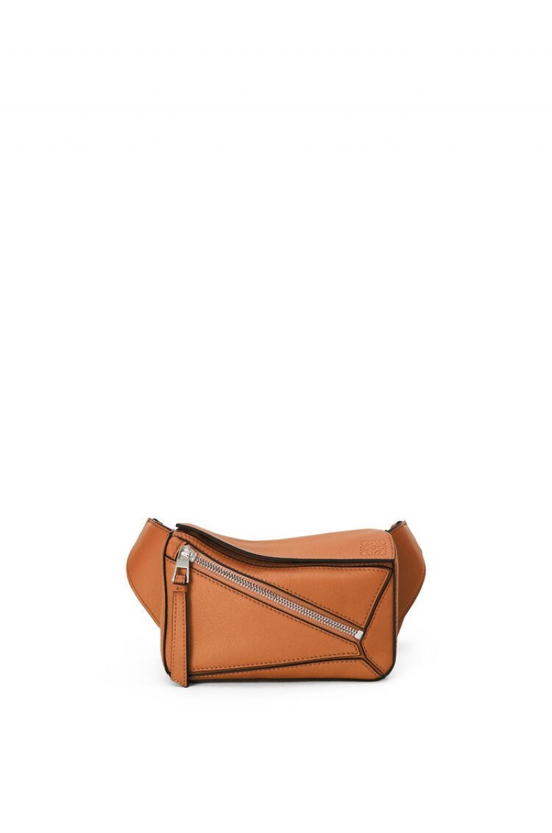 Bolsas Hombro Loewe Mini Puzzle bumbag in classic calfskin Mujer Tan | 182JOMGEI