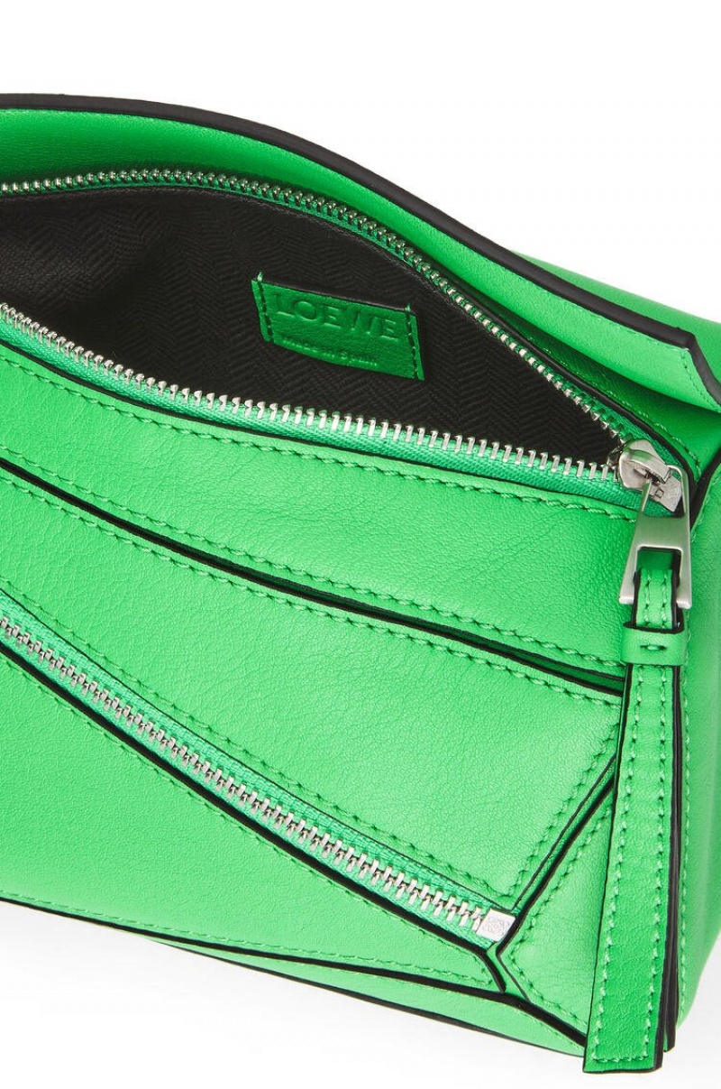 Bolsas Hombro Loewe Mini Puzzle bumbag in classic calfskin Mujer Verde | 328YZQTGU