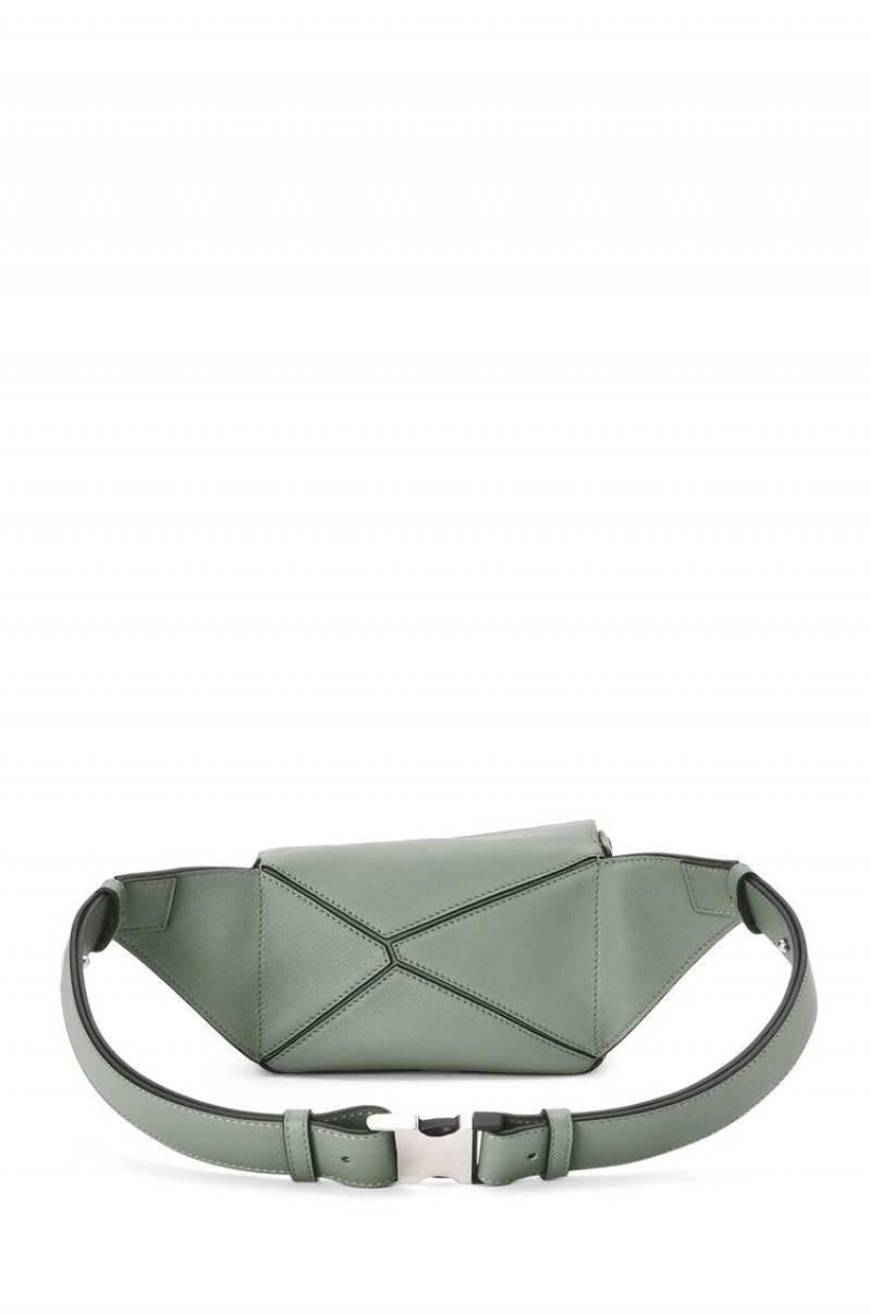 Bolsas Hombro Loewe Mini Puzzle bumbag in classic calfskin Mujer Verde Menta | 780QTAZIG