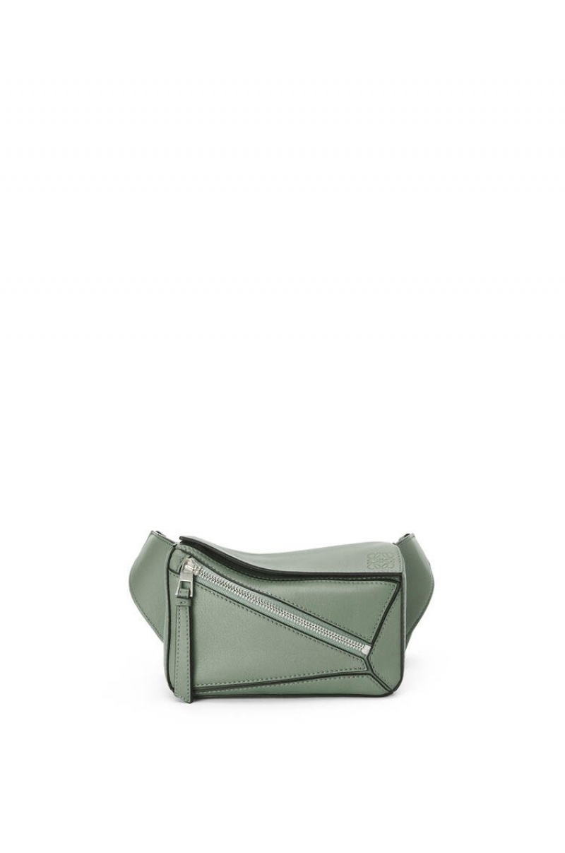 Bolsas Hombro Loewe Mini Puzzle bumbag in classic calfskin Mujer Verde Menta | 780QTAZIG