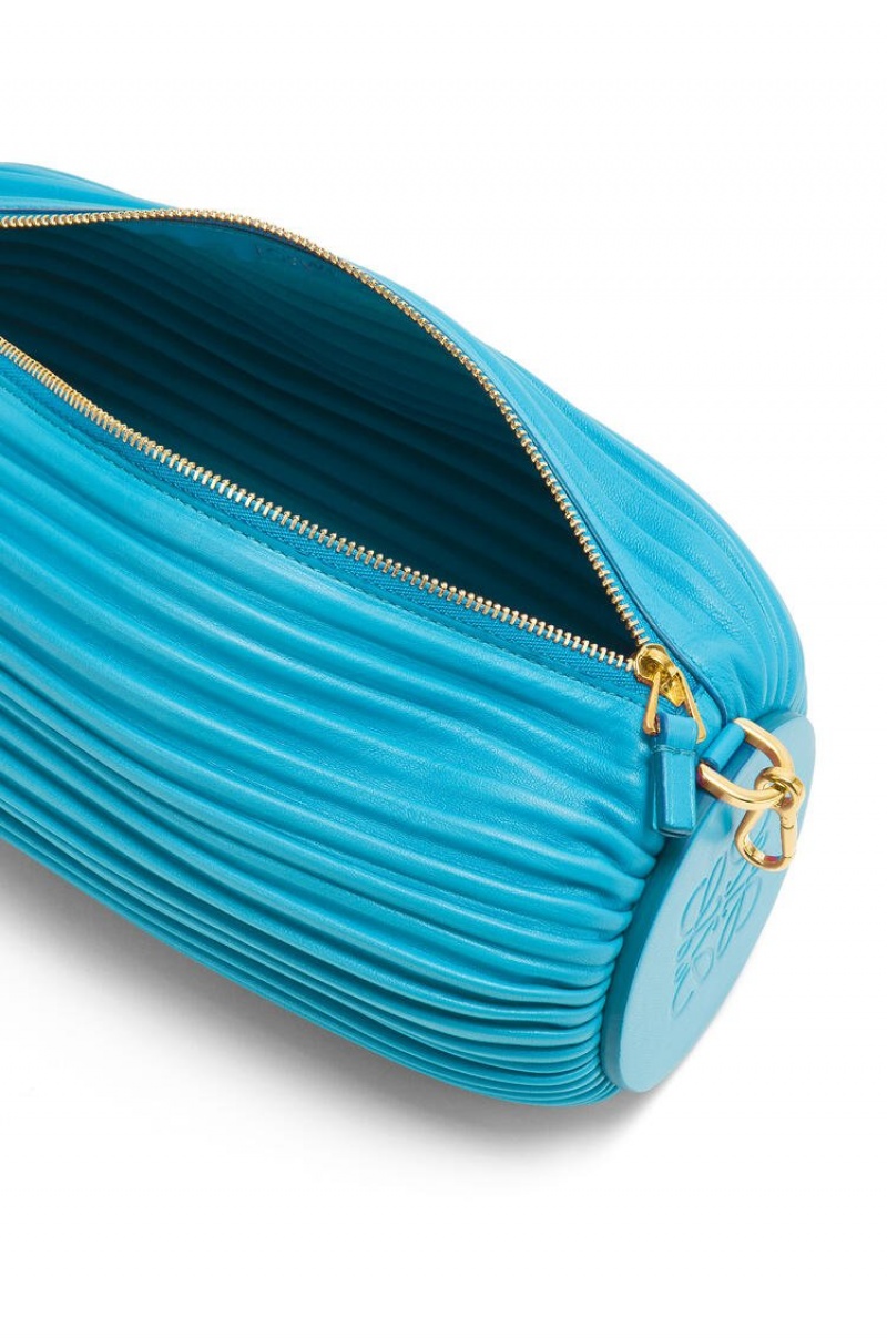 Bolso Pequeño Loewe Bracelet pouch in nappa calfskin Mujer Cyan | 519PRXNTI