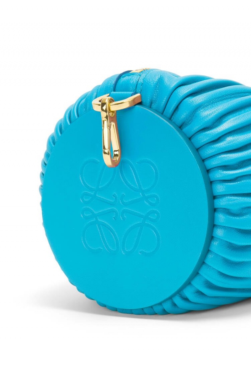 Bolso Pequeño Loewe Bracelet pouch in nappa calfskin Mujer Cyan | 519PRXNTI