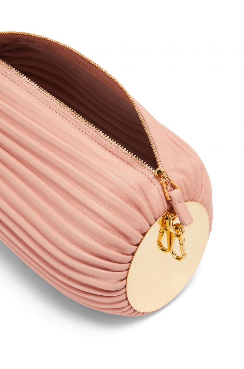 Bolso Pequeño Loewe Bracelet pouch in nappa calfskin and brass Mujer Rosas | 376KSOTUQ