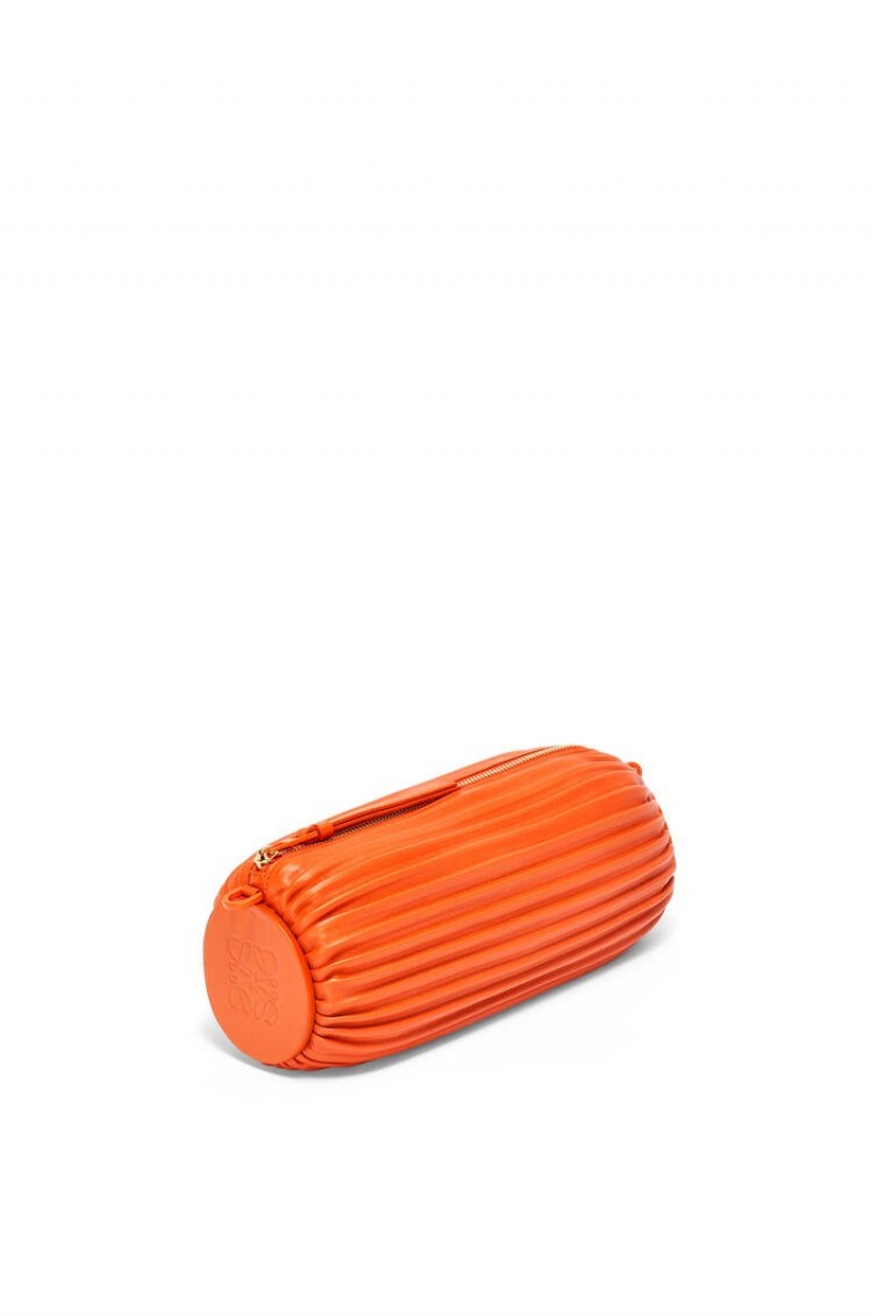 Bolso Pequeño Loewe Bracelet pouch in pleated nappa Mujer Naranjas | 478AUEZNF