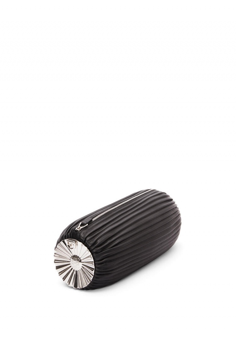 Bolso Pequeño Loewe Bracelet pouch in pleated nappa with solar metal panel Mujer Negras | 350XSYRHP