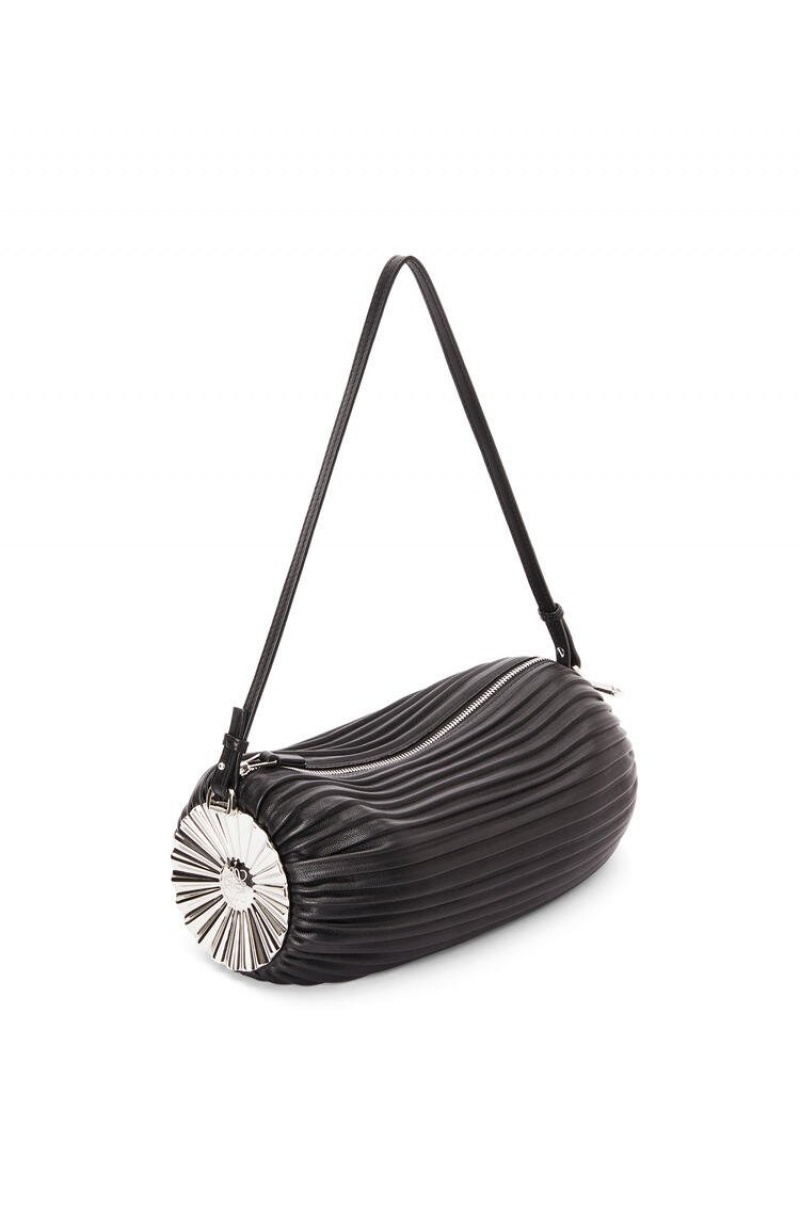 Bolso Pequeño Loewe Bracelet pouch in pleated nappa with solar metal panel Mujer Negras | 350XSYRHP