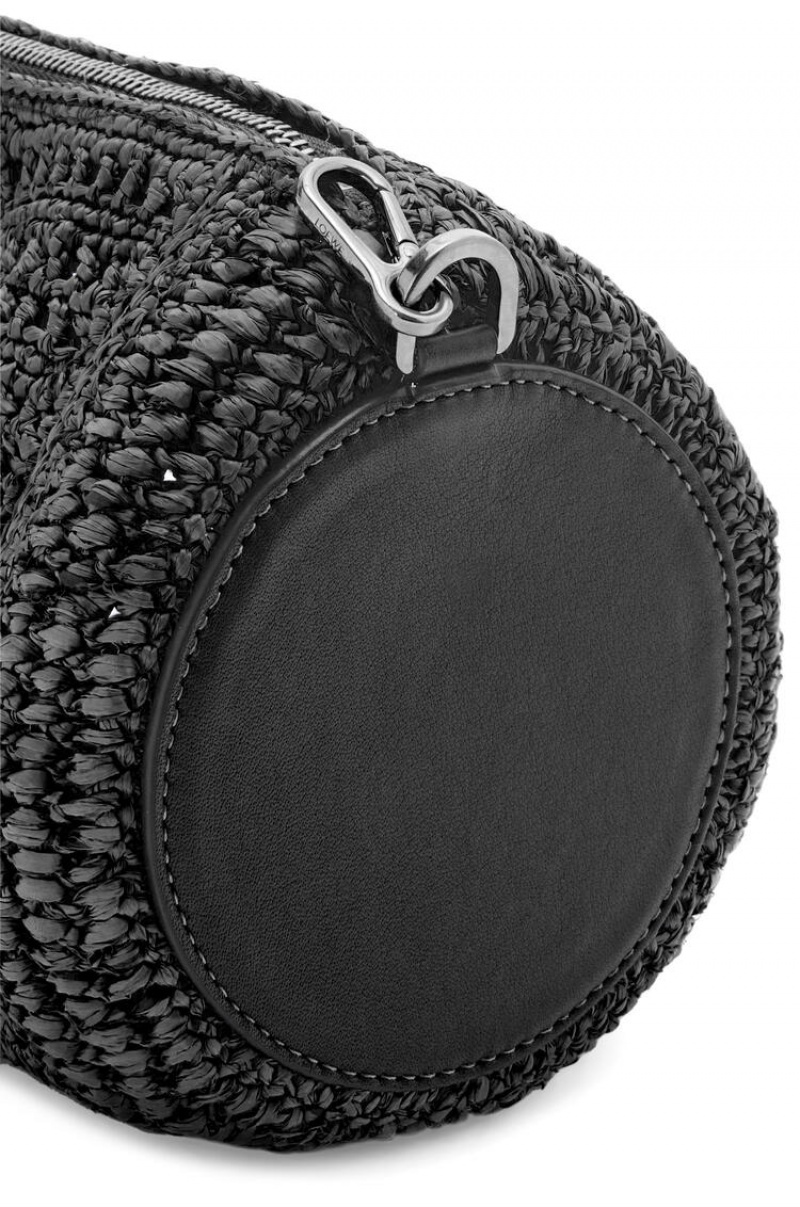 Bolso Pequeño Loewe Bracelet pouch in raffia and calfskin Mujer Negras Negras | 218MBFLAX