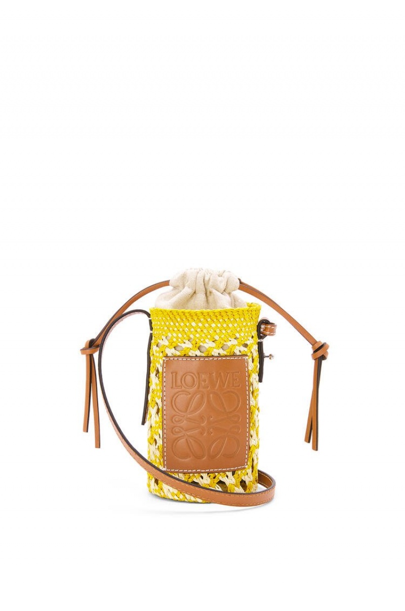 Bolso Pequeño Loewe Cylinder Pocket in iraca palm and calfskin Mujer Amarillo | 280VSZRAC