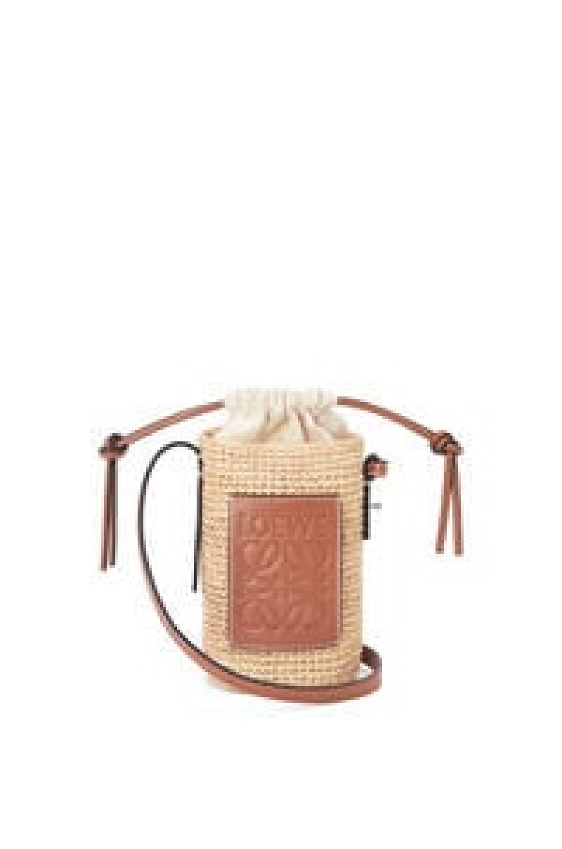 Bolso Pequeño Loewe Cylinder Pocket in raffia and calfskin Mujer Natural / Tan | 718VRTQWF