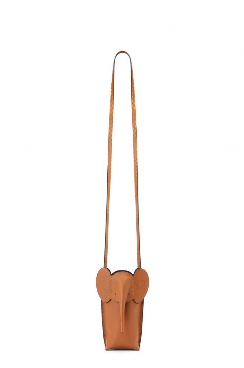 Bolso Pequeño Loewe Elephant Pocket in classic calfskin Hombre Tan | 948CKHBIG